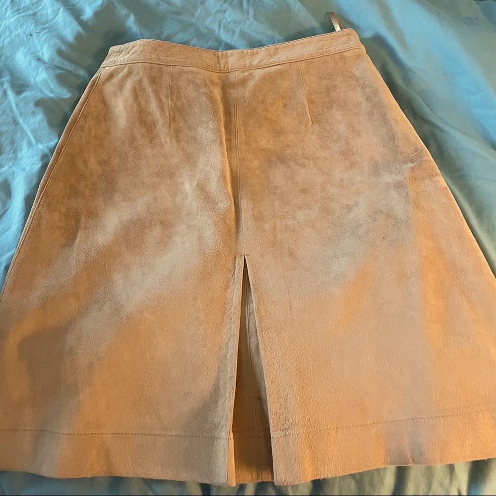 Lilly Pulitzer Classic - suede mini skirt solid camel color. Sz 4 fits like 6.